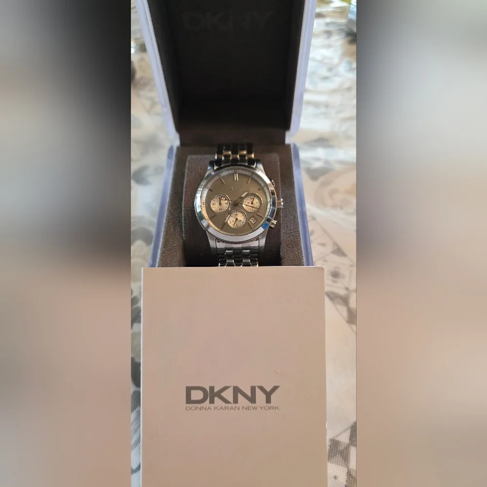 DKNY NY CHRONOGRAPH WATCH FRESH BATTERY BOX LINKS INCLUDED NIB